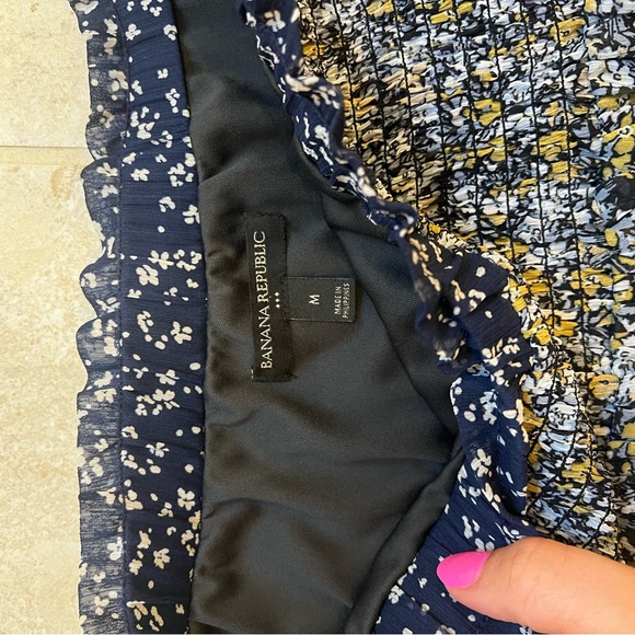 Banana Republic size M flowy skirt - Picture 3 of 3